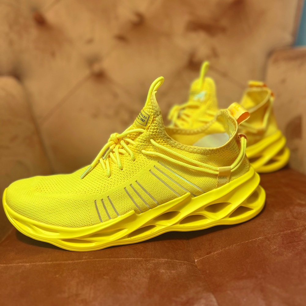 Boutique Brand Men’s running Shoe! Size 9 (Never Worn)